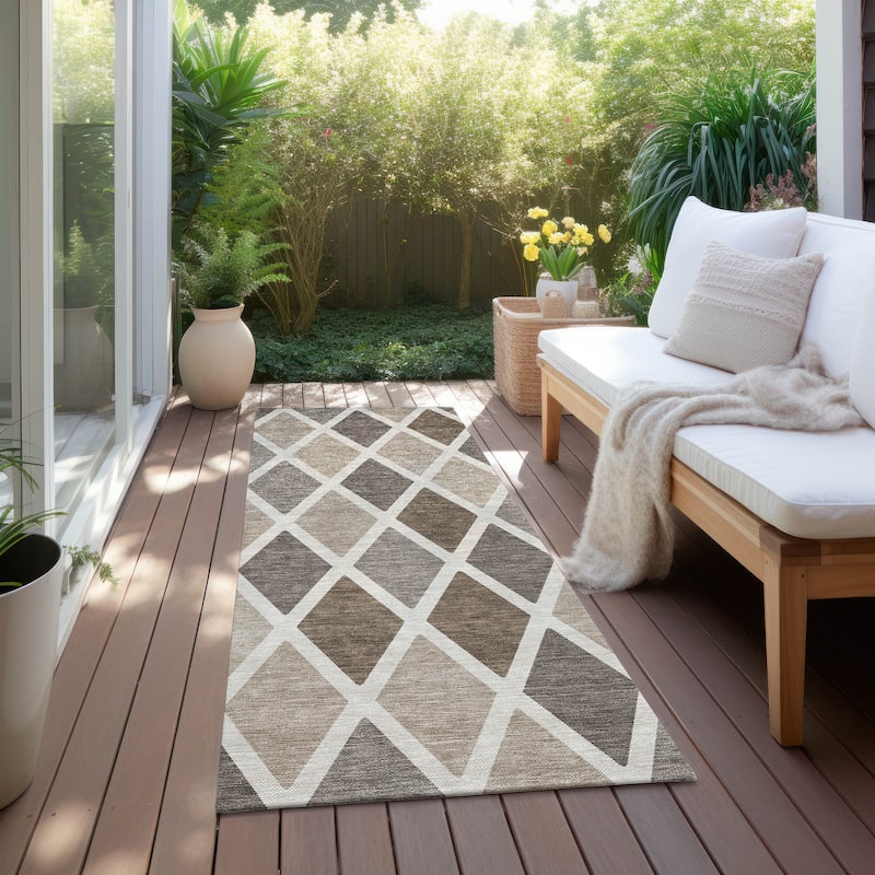 Machine Washable Indoor/ Outdoor Chantille Diamond Prism Rug - Beige - 2'3" x 7'6"