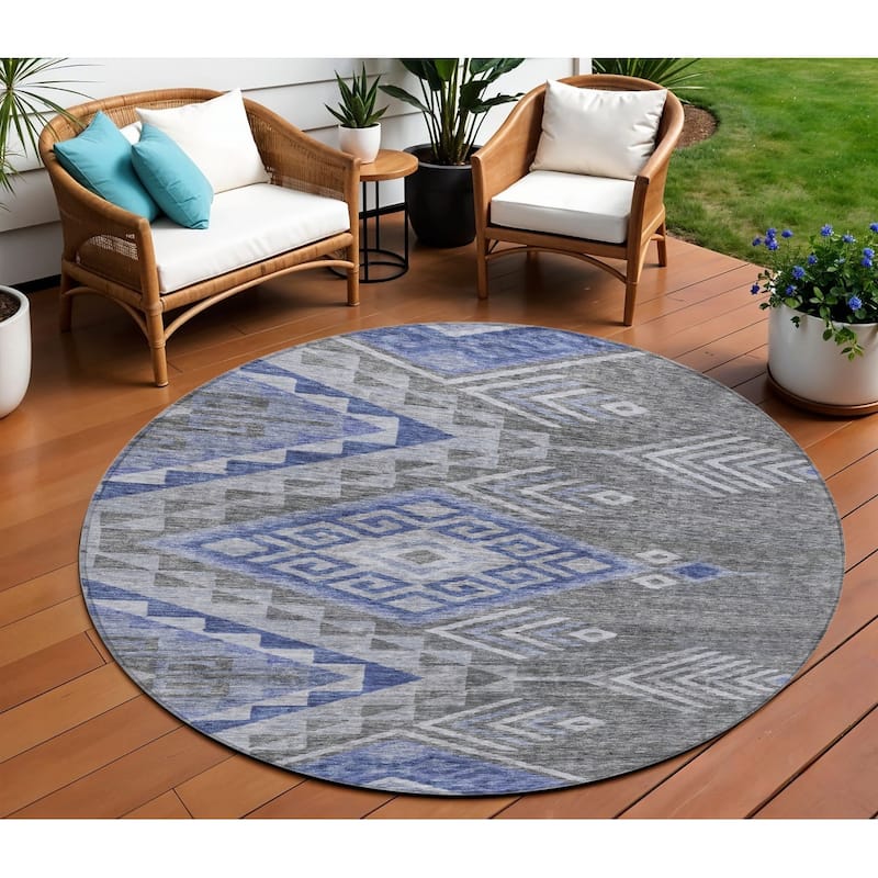 HomeRoots Southwestern Transitional Rectangle Outdoor Rug - 8' Round