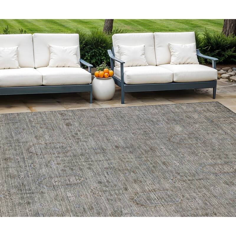 HomeRoots Southwestern Transitional Rectangle Outdoor Rug - 10' X 14'