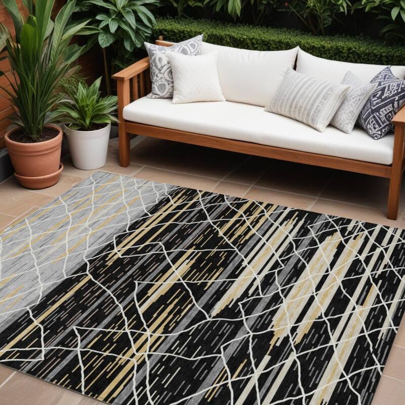 HomeRoots Striped Modern Rectangle Outdoor Rug - 8' X 10'