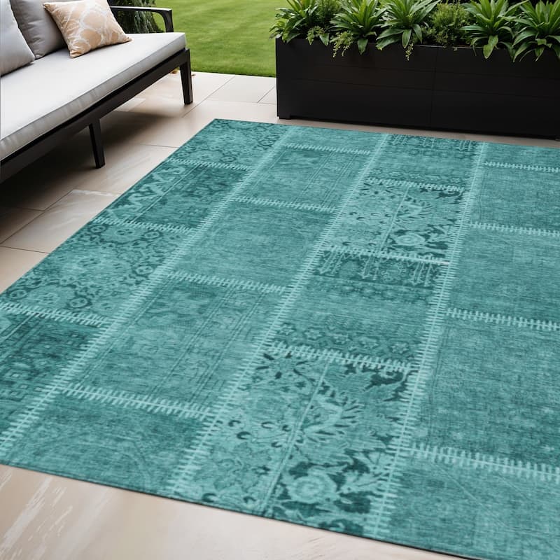 HomeRoots Patchwork Transitional Rectangle Outdoor Rug - 5' X 8'