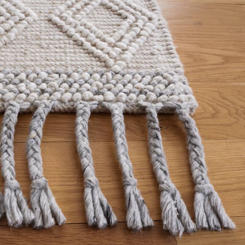 SAFAVIEH Handmade Natura Gerdje Wool Braided Tassel Rug