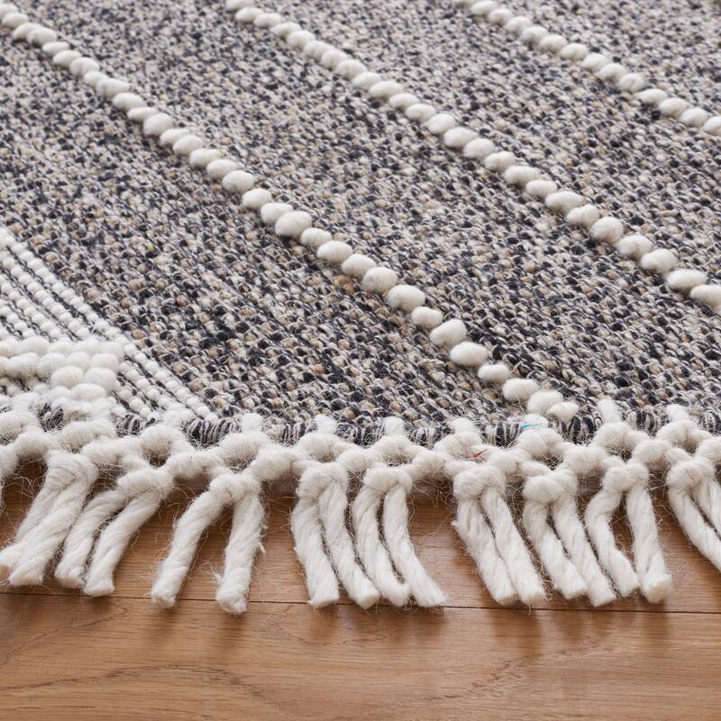 SAFAVIEH Handmade Vermont Stephenie Boho Wool Fringe Rug