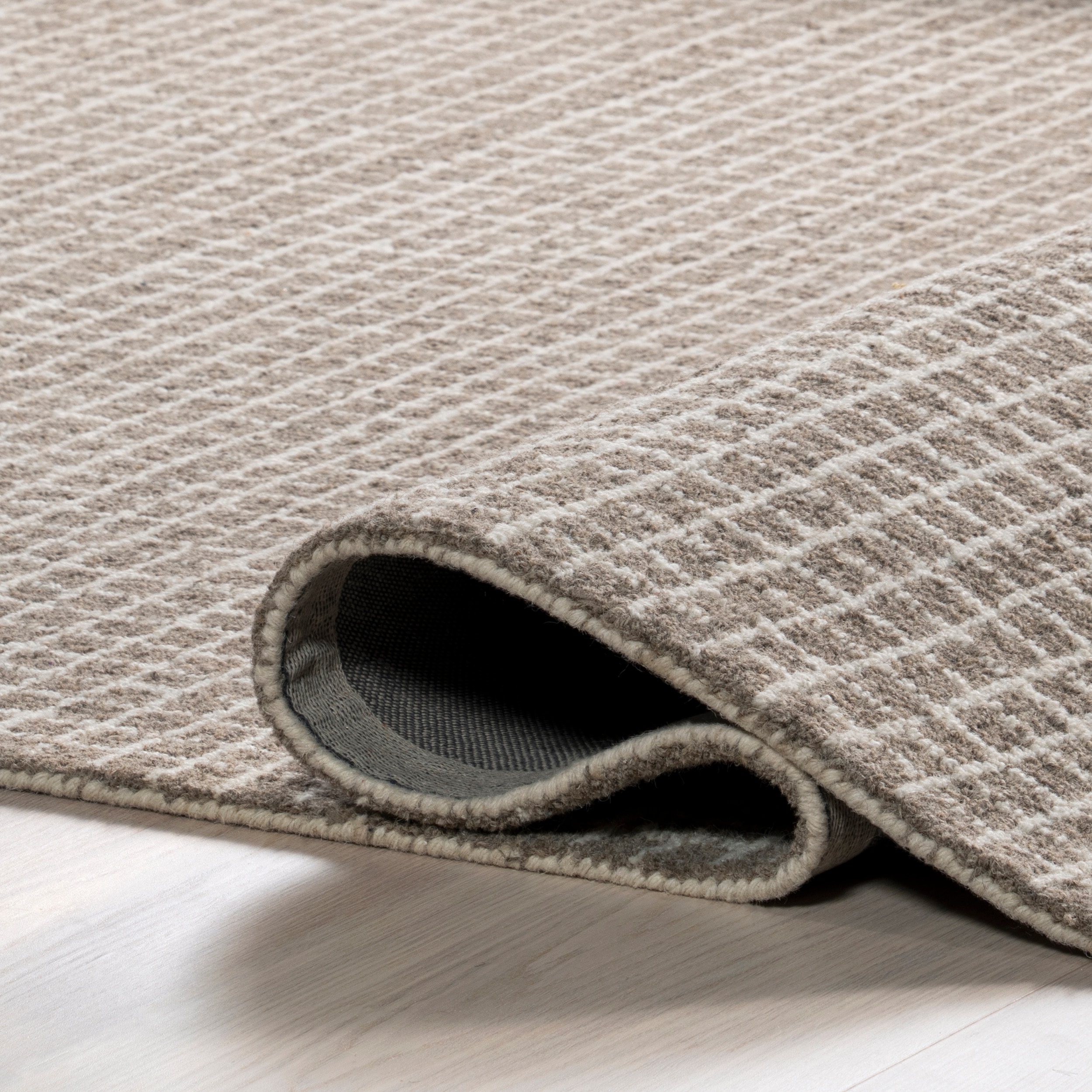Nuloom Melrose Checked Wool Area Rug.
