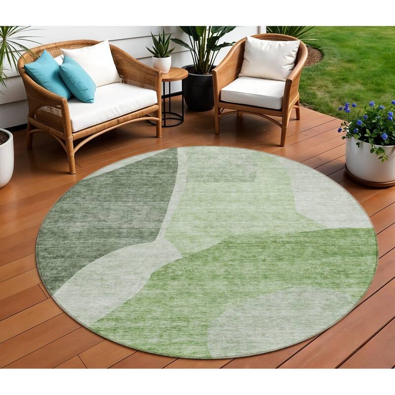 HomeRoots Abstract Transitional Rectangle Outdoor Rug - 8' Round