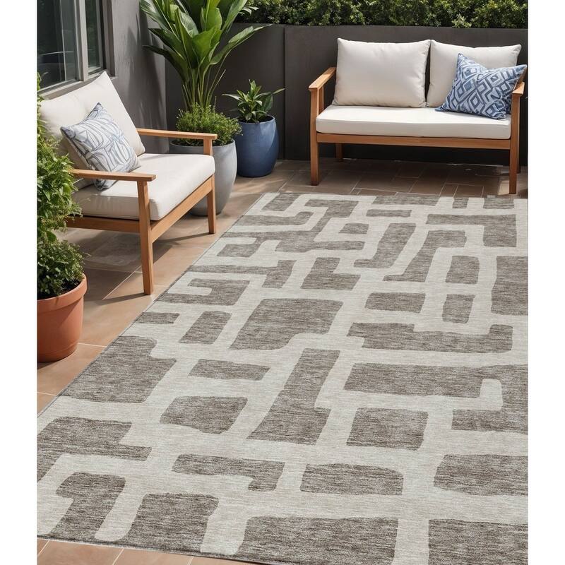 HomeRoots Abstract Transitional Rectangle Outdoor Rug - 5' X 8'