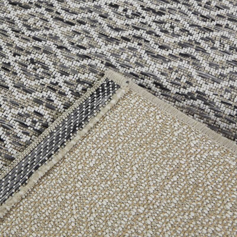 Calista Transitional Diamond Indoor/Outdoor Area Rug
