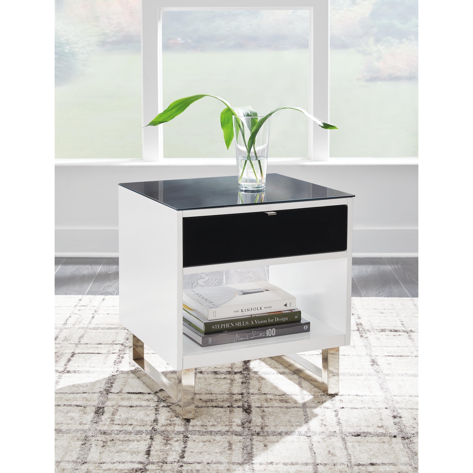 Signature Design by Ashley Gardoni White/Black End Table - 21.88" W x 20" D x 24.13" H