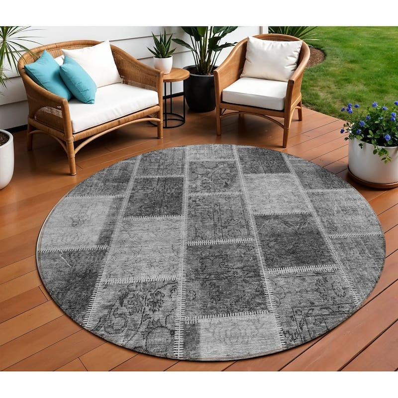 HomeRoots Patchwork Transitional Rectangle Outdoor Rug - 8' Round