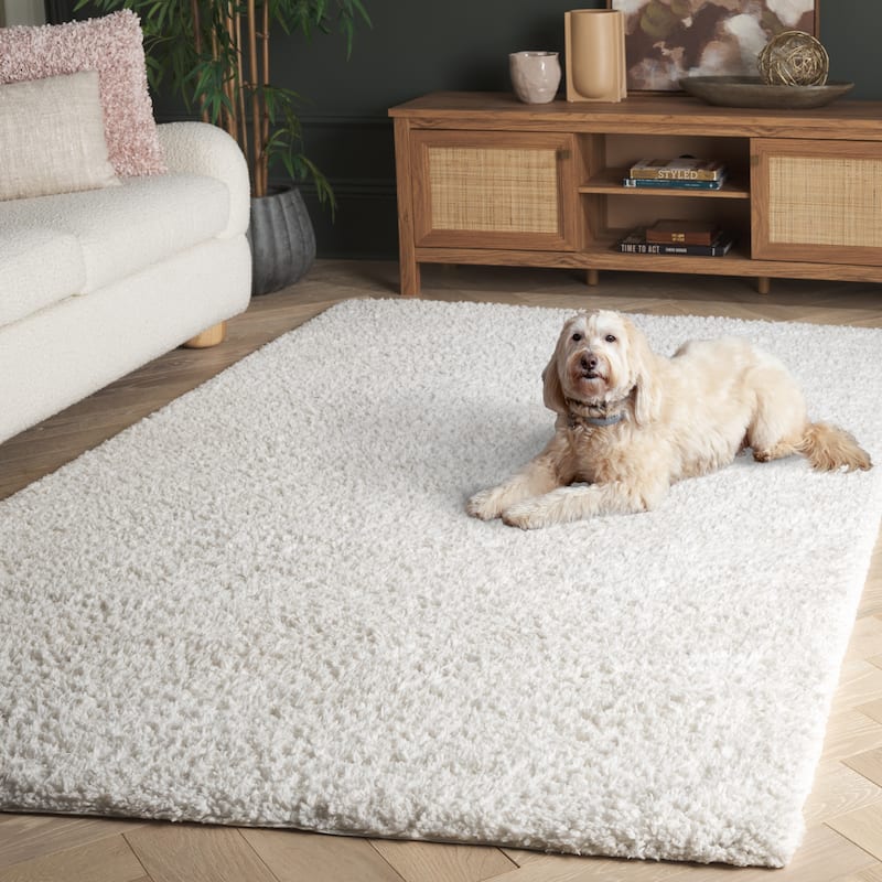 SAFAVIEH Handmade Sheep Shag Dochia Solid Polyester Rug