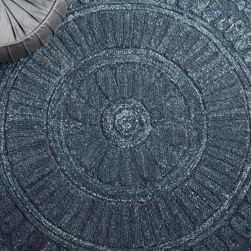 SAFAVIEH Handmade Marquee Theresa Medallion Wool Rug