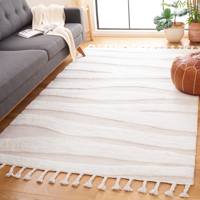 SAFAVIEH Hand-Knotted Casablanca Nimet Tribal Stripe Wool Rug - 4' x 6' - Ivory/Beige