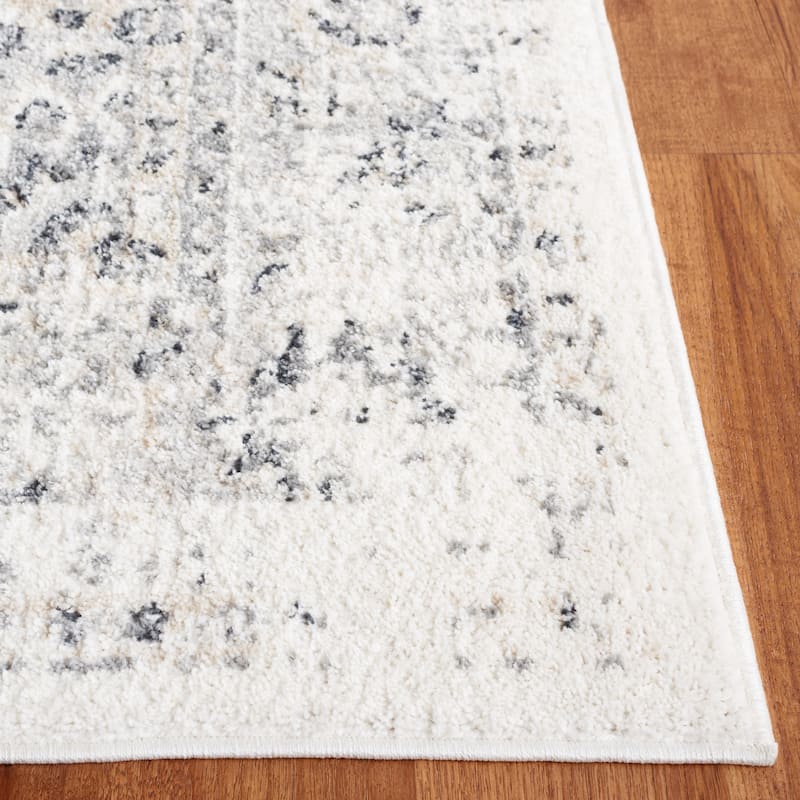 SAFAVIEH Layla Gulen Shabby Chic Farmhouse Rug