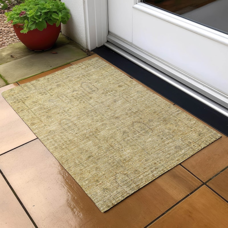Machine Washable Indoor/ Outdoor Chantille Distressed Traditional Rug - Gold - 1'8" x 2'6"