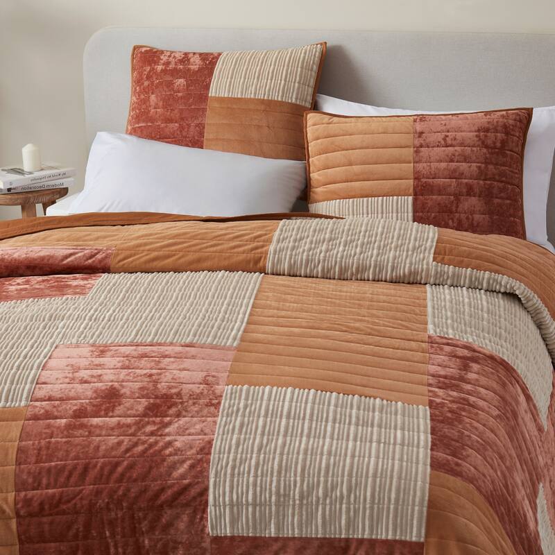 Wonderful Velvet 3 Piece Quilt Set