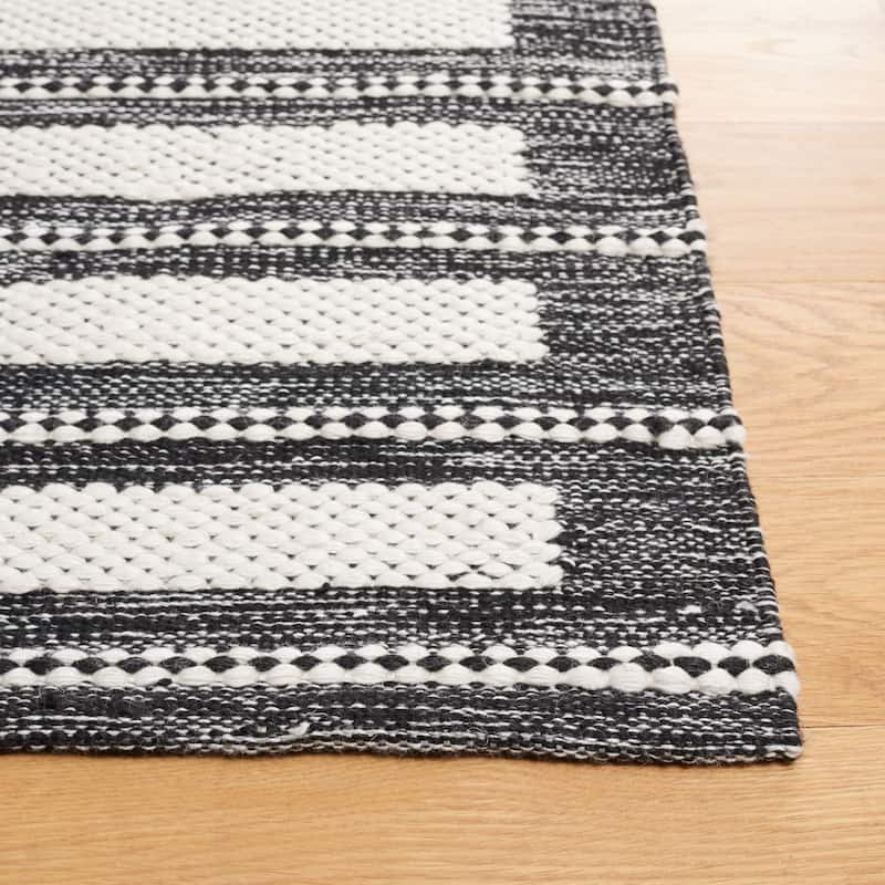 SAFAVIEH Handmade Kilim Chuan Farmhouse Stripe Rug