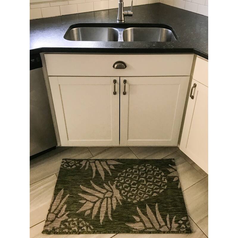 Sevita Isola Tropical Pineapple Green/Ivory Indoor/Outdoor Area Rug