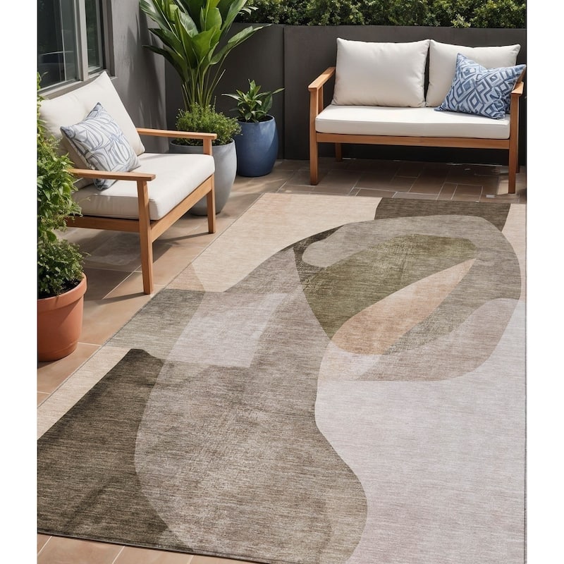 HomeRoots Abstract Transitional Rectangle Outdoor Rug - 5' X 8'
