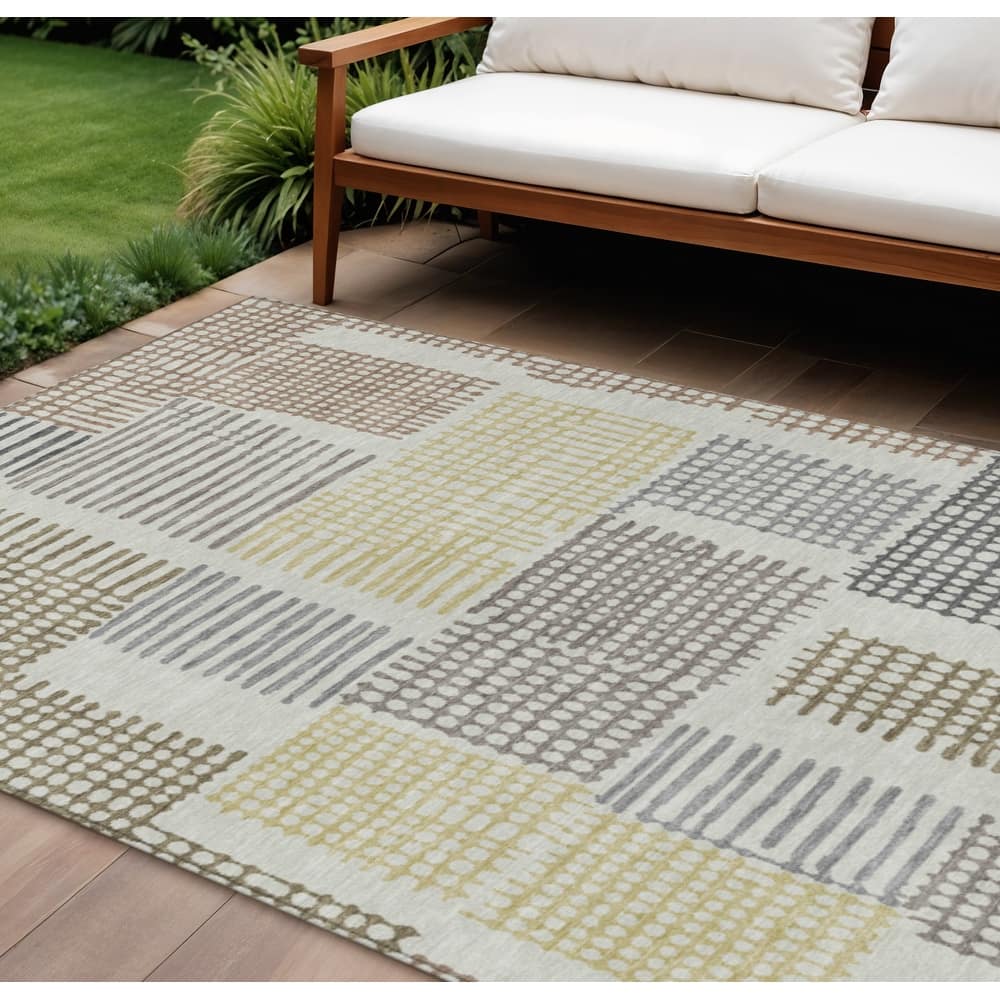 HomeRoots Geometric Transitional Rectangle Outdoor Rug