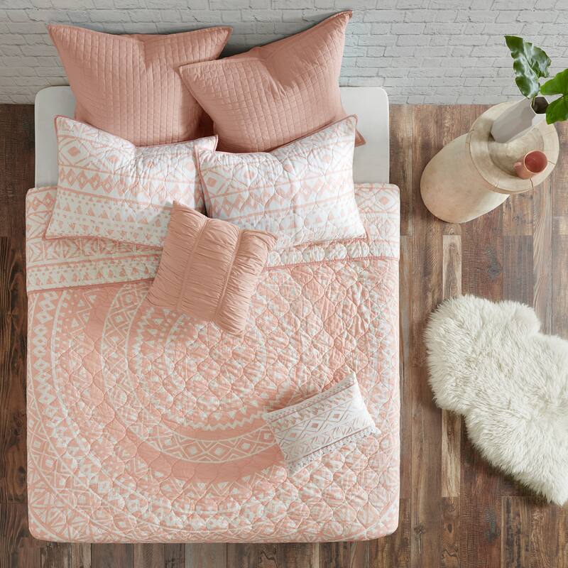 Intelligent Design Cora 7 Piece Reversible Cotton Quilt Set with Euro Shams and Thrwo Pillows