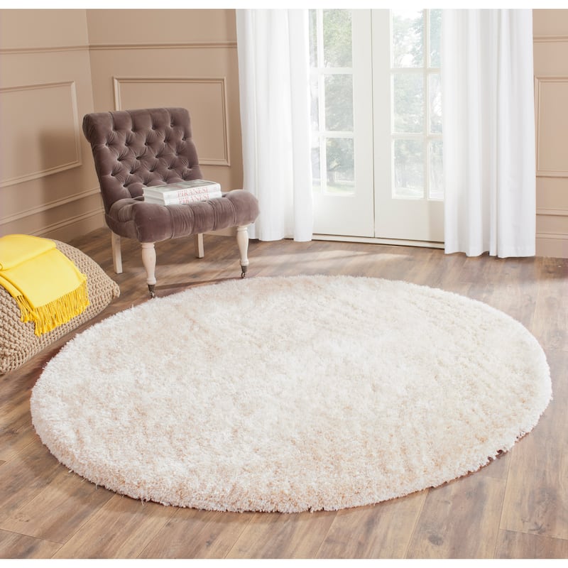 SAFAVIEH Handmade South Beach Leonella Shag Solid Polyester Rug - 4' x 4' Round - Champagne