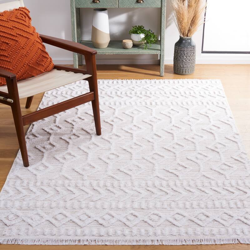 SAFAVIEH Augustine Vaili Moroccan Boho Fringe Rug - 4' x 6' - Ivory/Beige