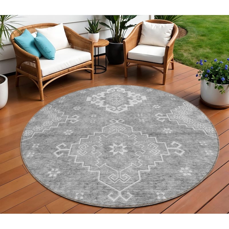 HomeRoots Medallion Traditional Rectangle Outdoor Rug - 8' Round