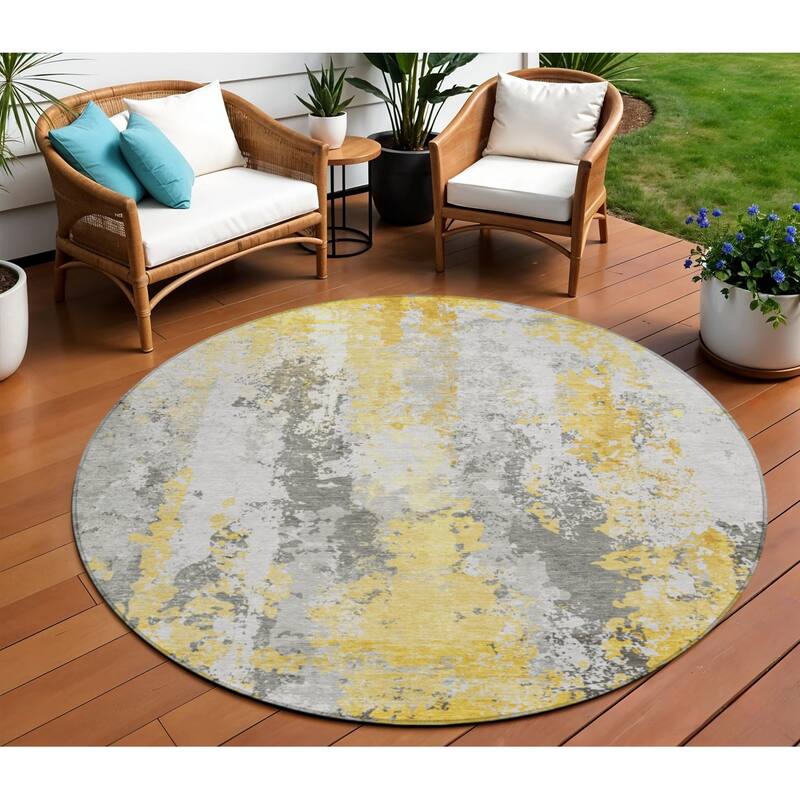HomeRoots Abstract Transitional Rectangle Outdoor Rug - 8' Round