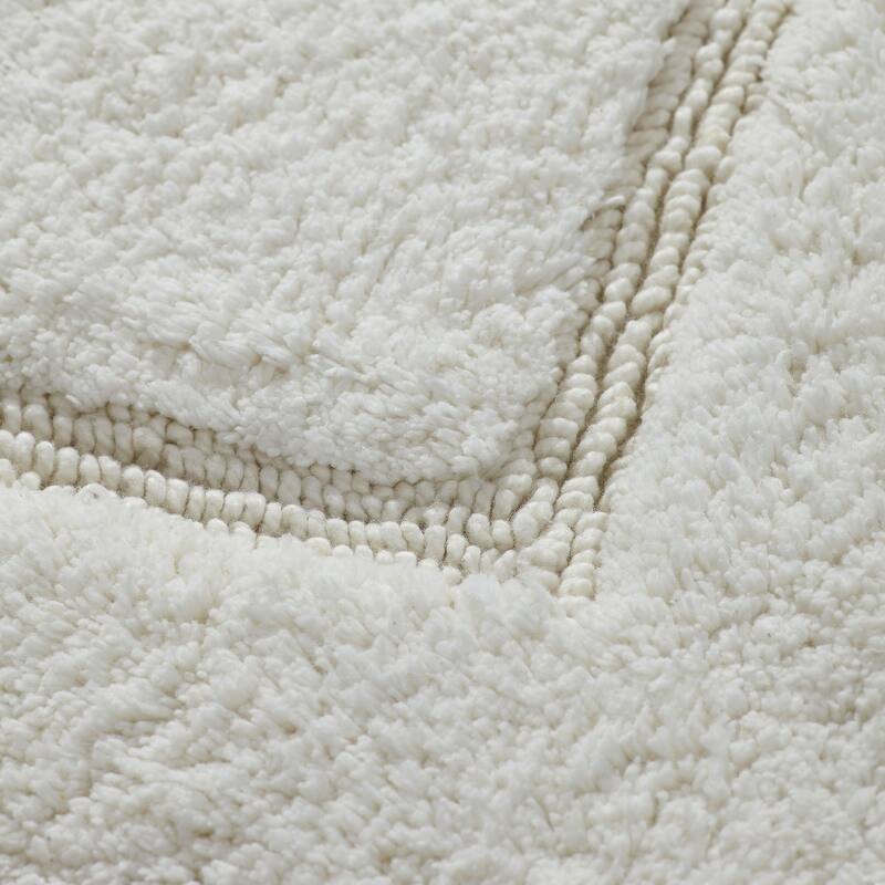 Modern Threads Solid-loop Differently Sized Bathmats (Set of 2)