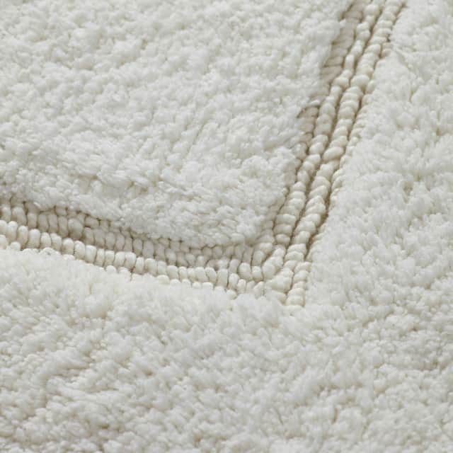 Modern Threads Solid-loop Differently Sized Bathmats (Set of 2)