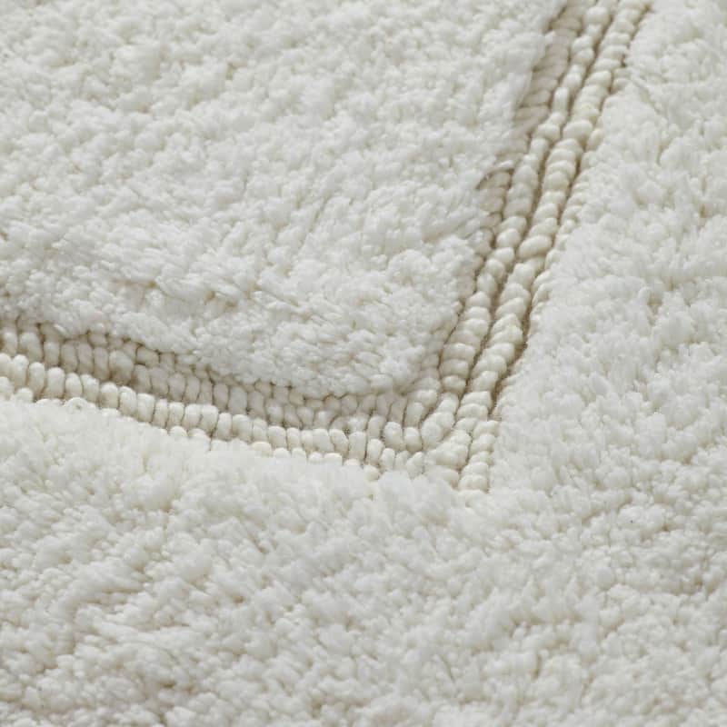 Modern Threads Solid-loop Differently Sized Bathmats (Set of 2)