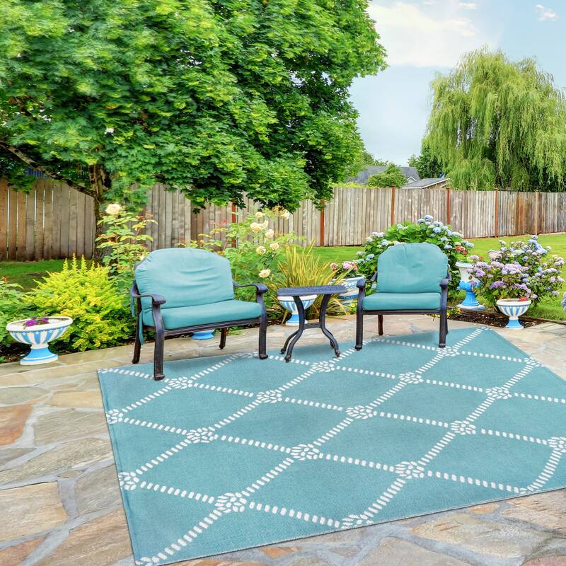 Superior Coastal Geometric Lattice Indoor Outdoor Area Rug
