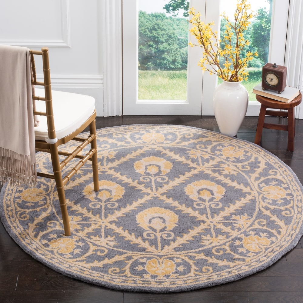 SAFAVIEH Handmade Bella Berit Modern Floral Wool Rug