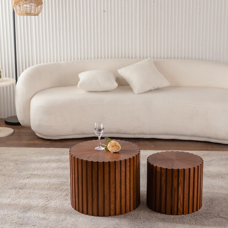 Modern Round Coffee Table, Stylish Coffee Table with Handcrafted Relief and Foot Pads, for Living Room
