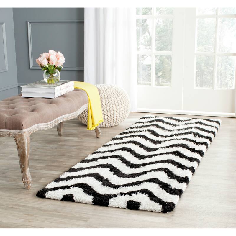 SAFAVIEH Handmade Barcelona Shag Rayya Polyester Rug - 2'3" x 7' Runner - Ivory/Black