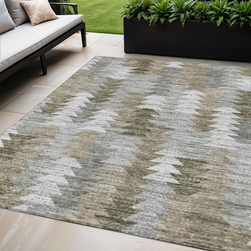 HomeRoots Geometric Transitional Rectangle Outdoor Rug - 5' X 8'
