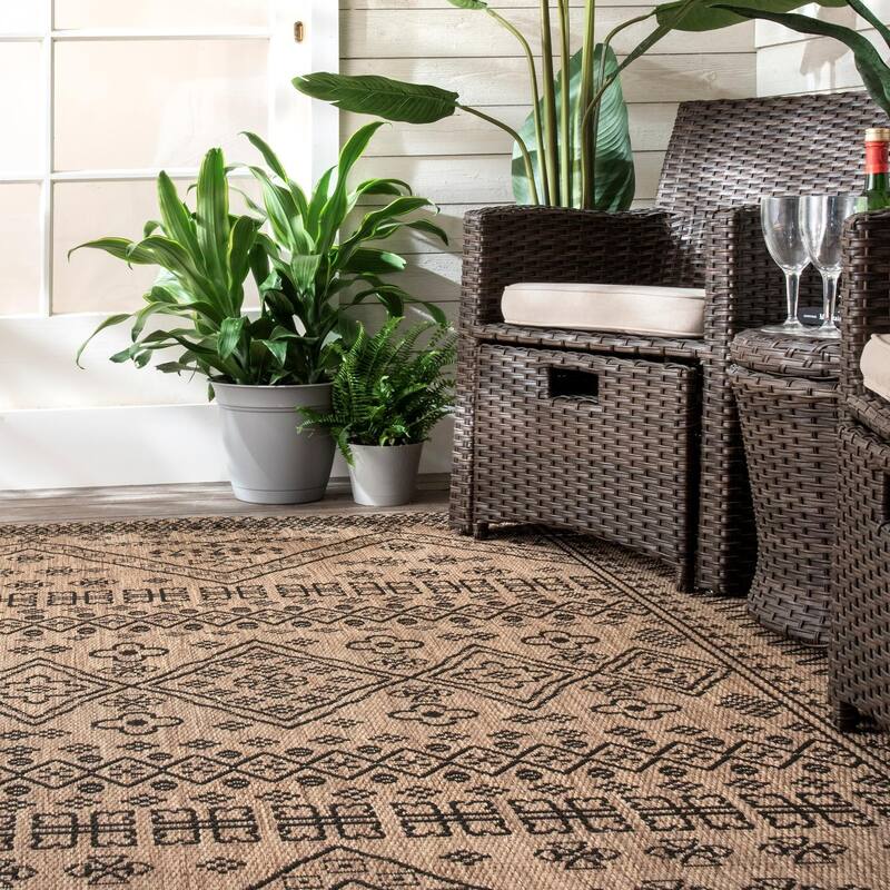 Nuloom Indoor/Outdoor Tribal Inspired Floral Diamonds Area Rug