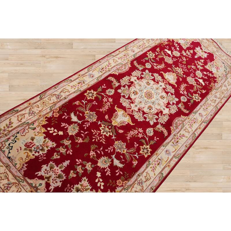 2'8''x6'7'' Runner Hand Knotted Wool Red Traditional 300 KPSI Rug - 2' 8'' x 6' 7''