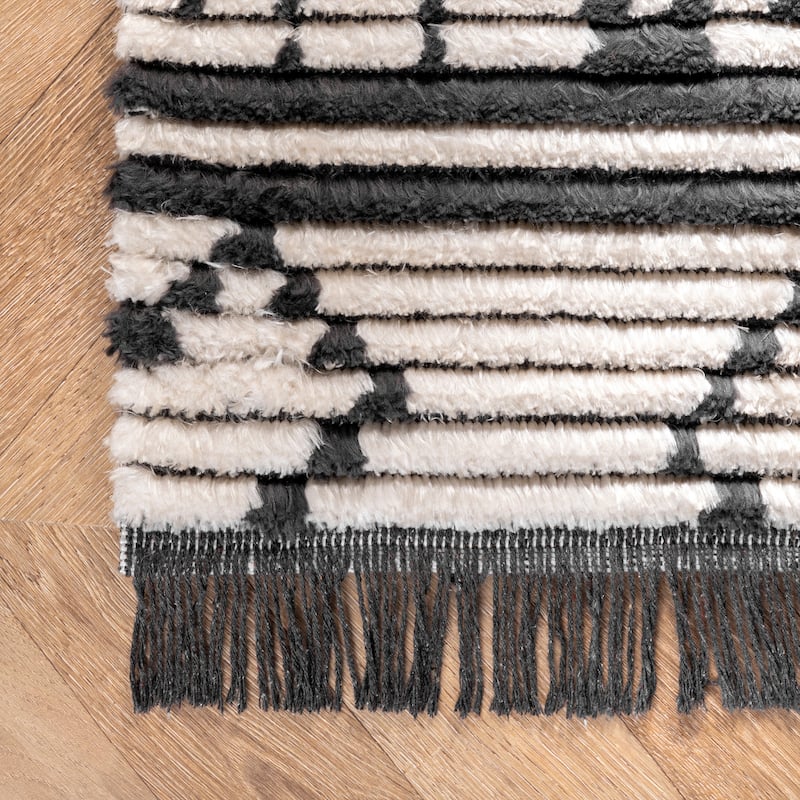 Nuloom Tessa Tribal Soft Shag Fringe Area Rug