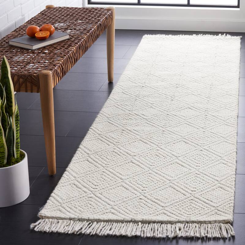 SAFAVIEH Handmade Marbella Ramije Modern Fringe Wool Rug - 2'3" x 8' Runner - Ivory