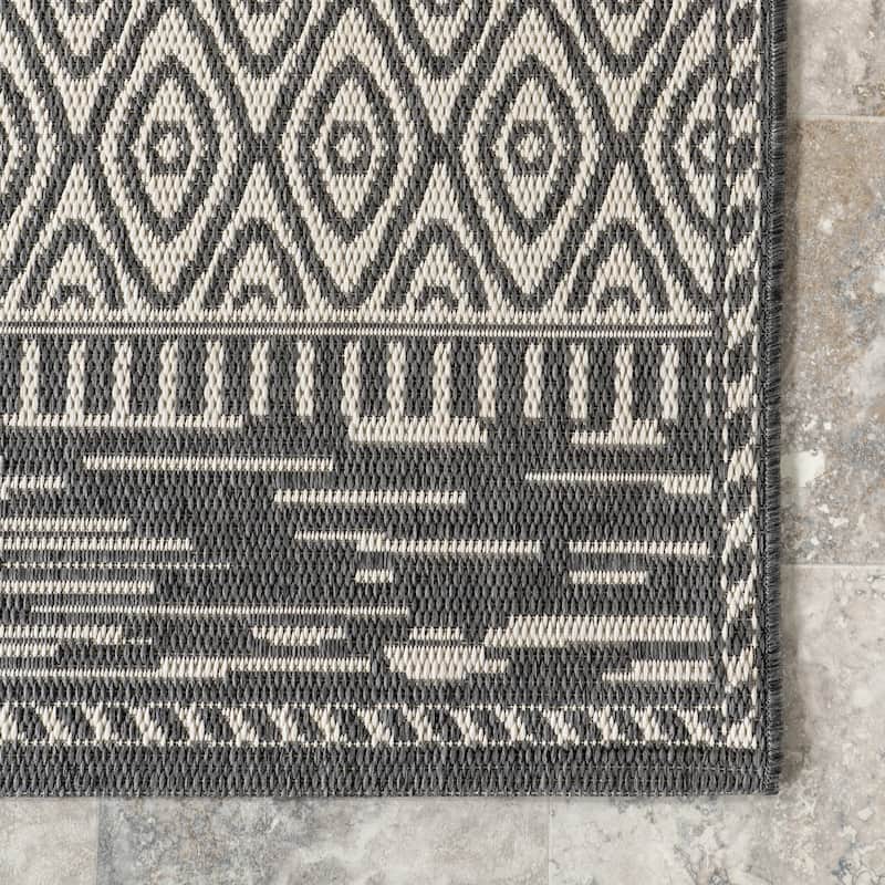Nuloom Grey Luxurious Contemporary Tribal Style Indoor/ Outdoor Area Rug