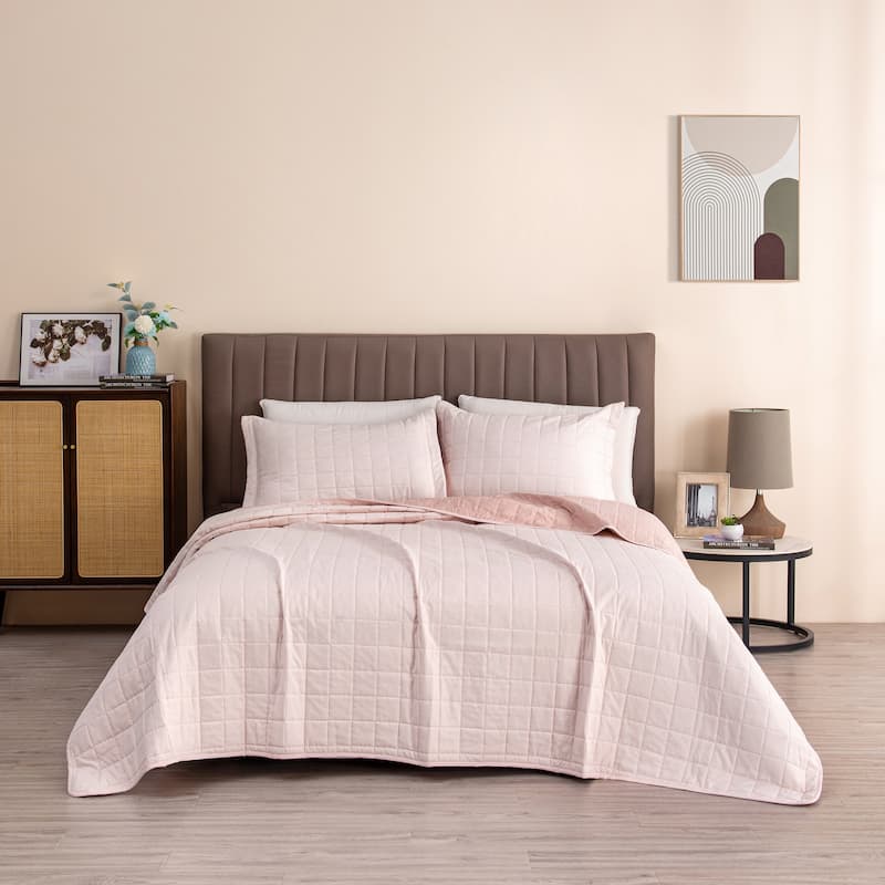 Luxurious Two-Tone Microfiber Quilt Set With Shams