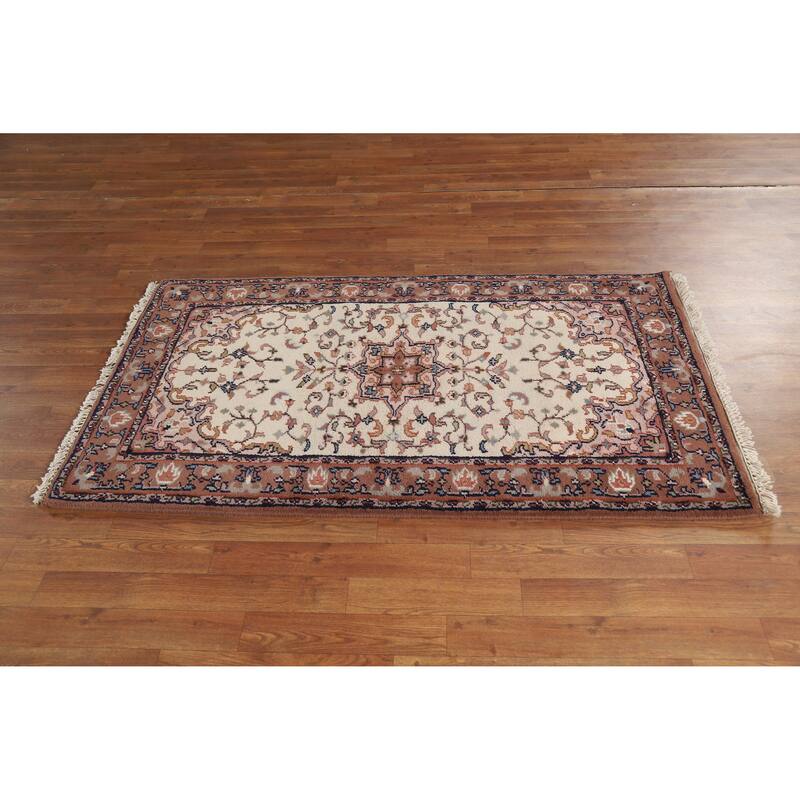 Hand Knotted Oriental 100% Wool Carpet Traditional Medallion Beige & Ivories Sarouk Area Rug - 5' 5'' X 2' 11''