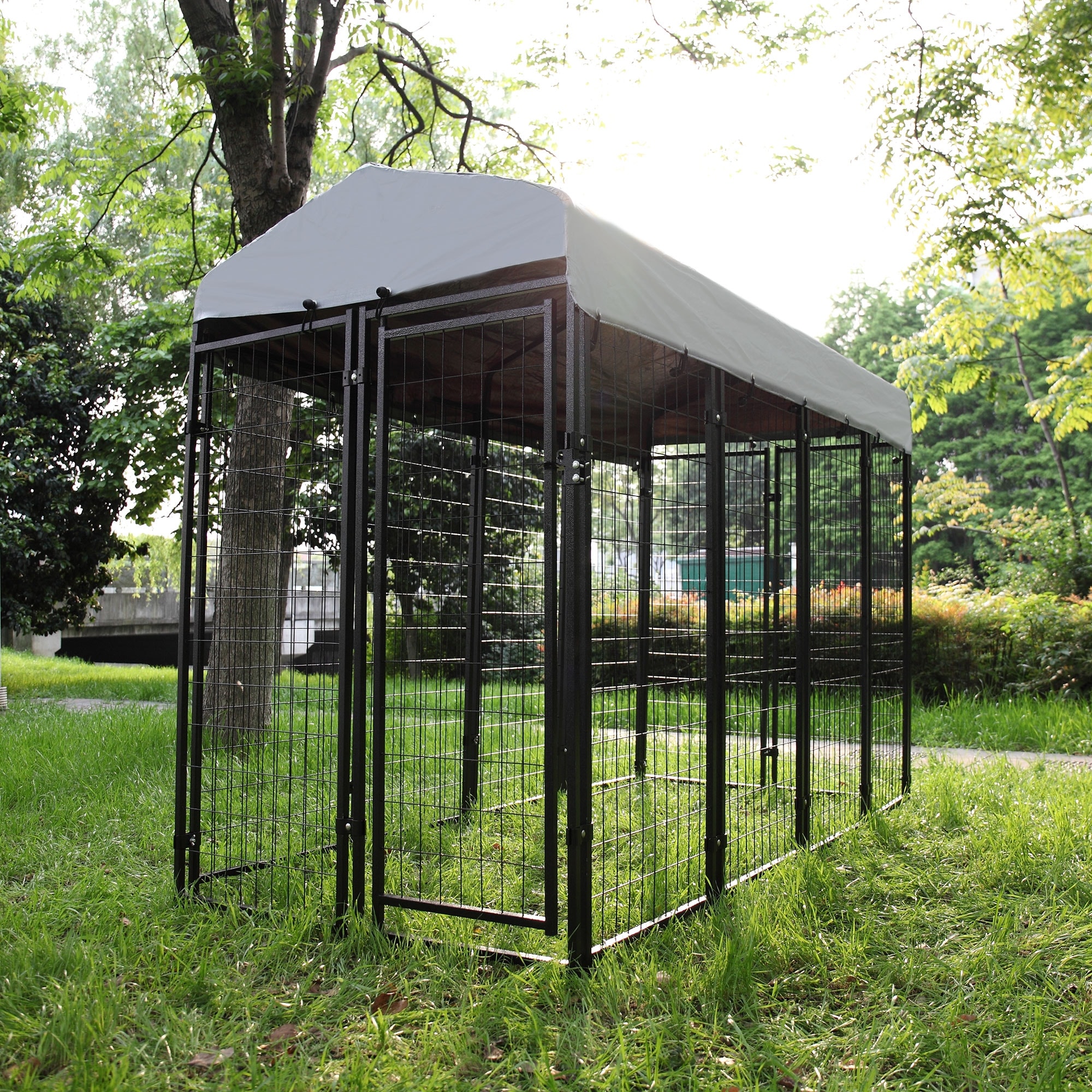 Outdoor dog outlet kennel with cover