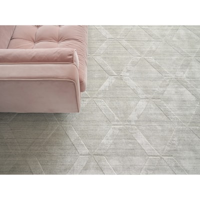 EXQUISITE RUGS Castelli Hand-loomed Bamboo Silk/Wool Ivory Area Rug.