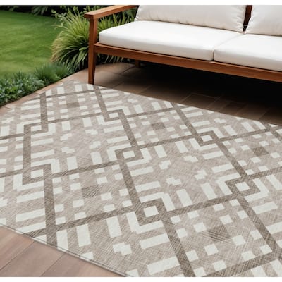 HomeRoots Geometric Transitional Rectangle Outdoor Rug