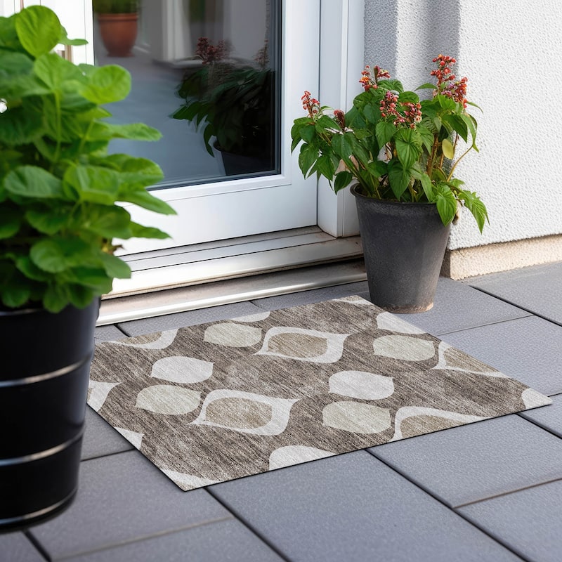 Machine Washable Indoor/ Outdoor Chantille Geo Contemporary Rug - Taupe - 1'8" x 2'6"