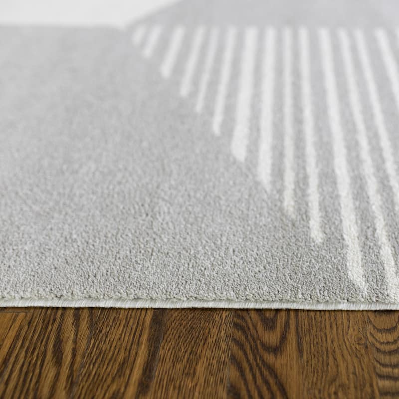 Carson Carrington Iskallebol Geometric Area Rug