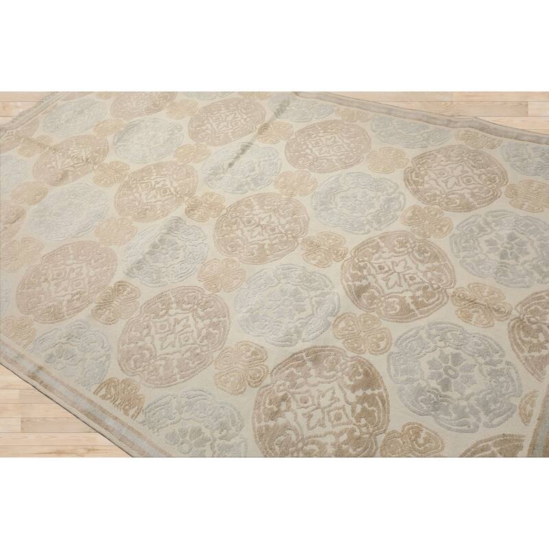 6'x9'4" Ivory Wool Transitional Medallion Hand Knotted Oriental Rug - 6' x 9' 4''
