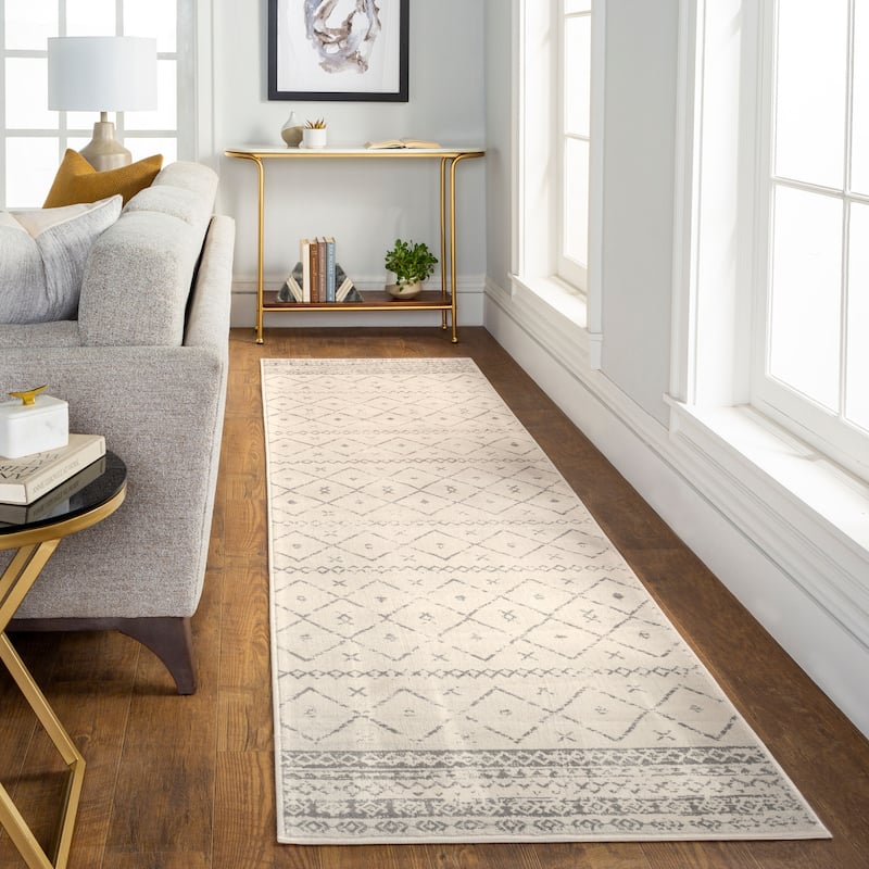 Livabliss Vintage Roma Medallion Area Rug - 2'7" x 7'3" - Ivory